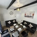 Gravelly House M6 J6 Hs2 Nec Airport - A Spacious Best-In-Class 6 Bedroom House In Birmingham Perfect For Large Groups, Corporate & Contractors And For Long Term Stays