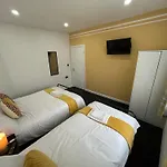 Gravelly House M6 J6 Hs2 Nec Airport - A Spacious Best-In-Class 6 Bedroom House In Birmingham Perfect For Large Groups, Corporate & Contractors And For Long Term Stays