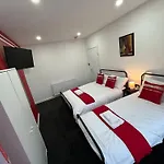 Gravelly House M6 J6 Hs2 Nec Airport - A Spacious Best-In-Class 6 Bedroom House In Birmingham Perfect For Large Groups, Corporate & Contractors And For Long Term Stays