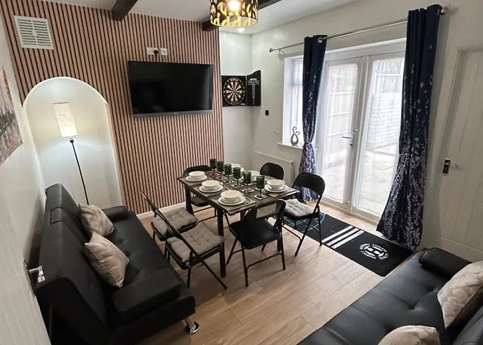 Gravelly House M6 J6 Hs2 Nec Airport - A Spacious Best-In-Class 6 Bedroom House In Birmingham Perfect For Large Groups, Corporate & Contractors And For Long Term Stays
