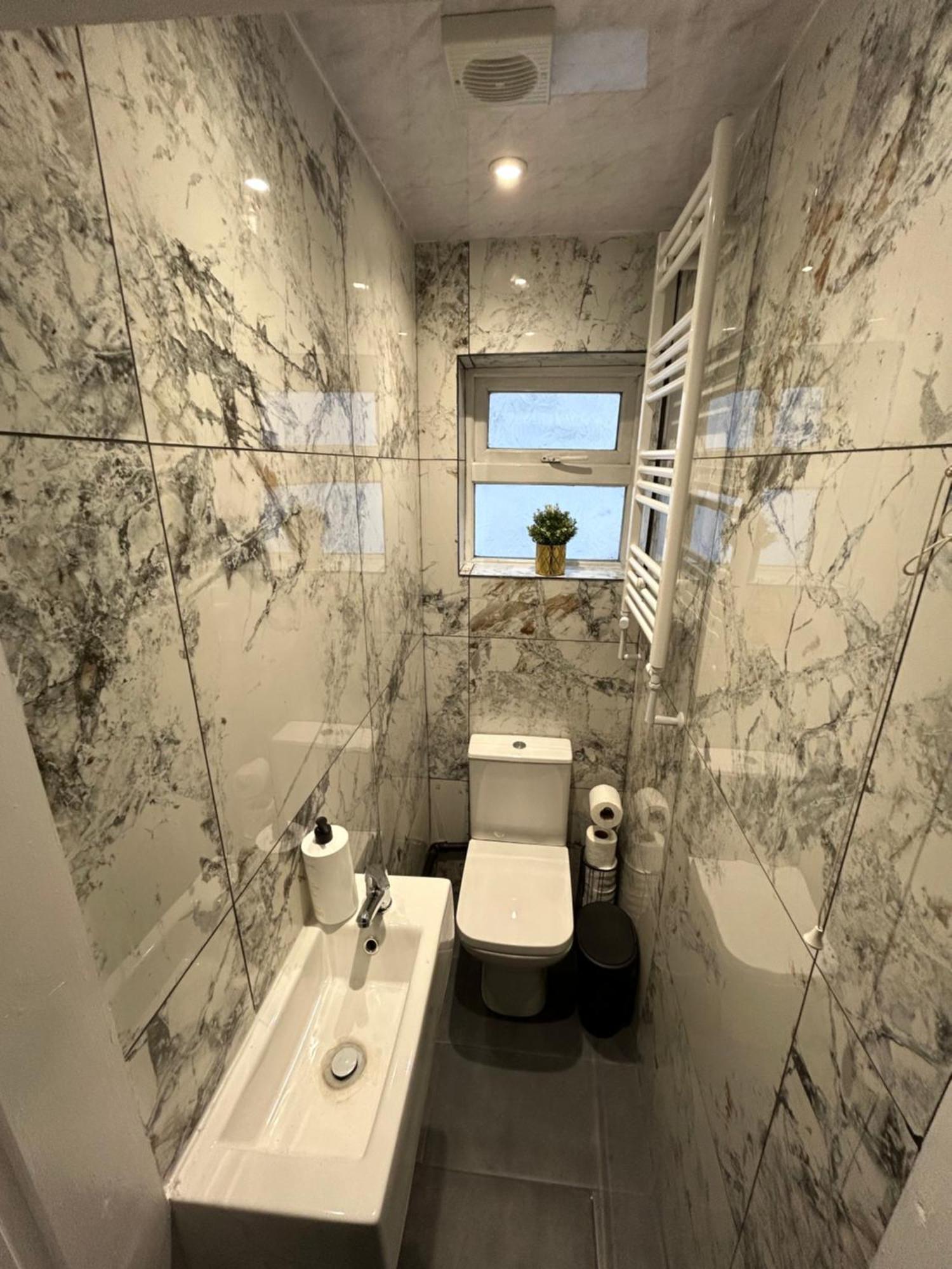 Gravelly House M6 J6 Hs2 Nec Airport - A Spacious Best-In-Class 6 Bedroom House In Birmingham Perfect For Large Groups, Corporate & Contractors And For Long Term Stays Holiday home