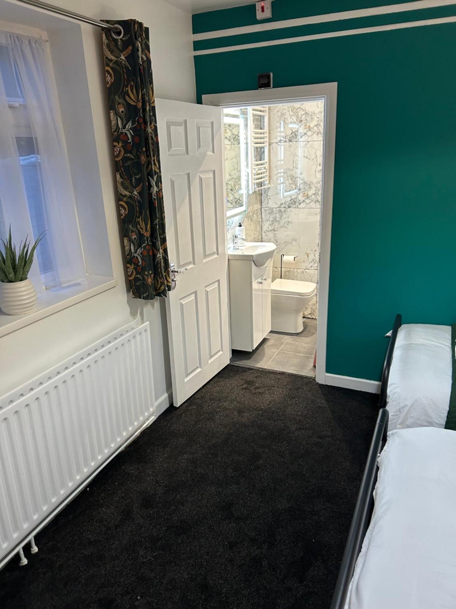 Gravelly House M6 J6 Hs2 Nec Airport - A Spacious Best-In-Class 6 Bedroom House In Birmingham Perfect For Large Groups, Corporate & Contractors And For Long Term Stays Holiday home Birmingham