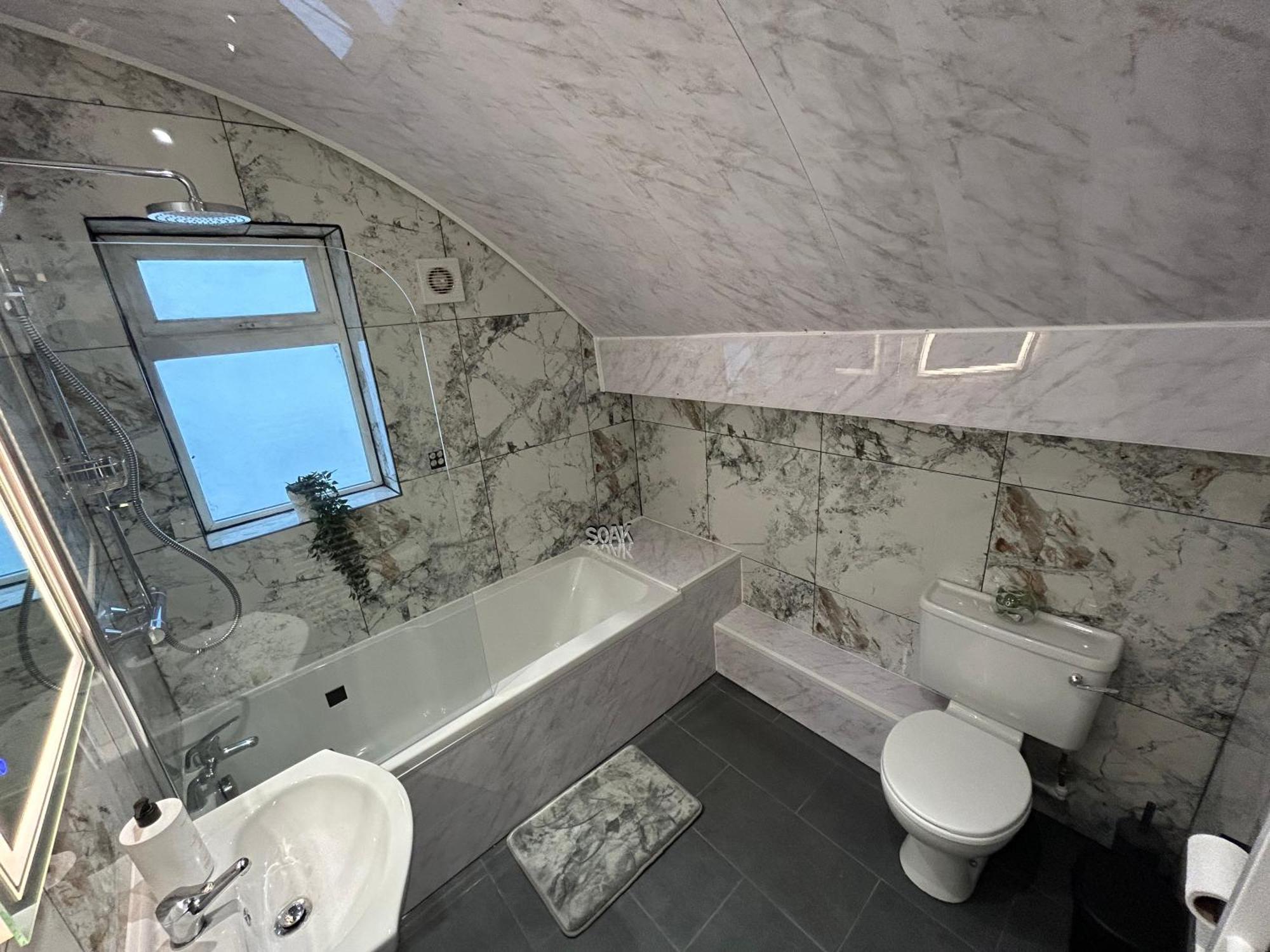 Holiday home Gravelly House M6 J6 Hs2 Nec Airport - A Spacious Best-In-Class 6 Bedroom House In Birmingham Perfect For Large Groups, Corporate & Contractors And For Long Term Stays Birmingham