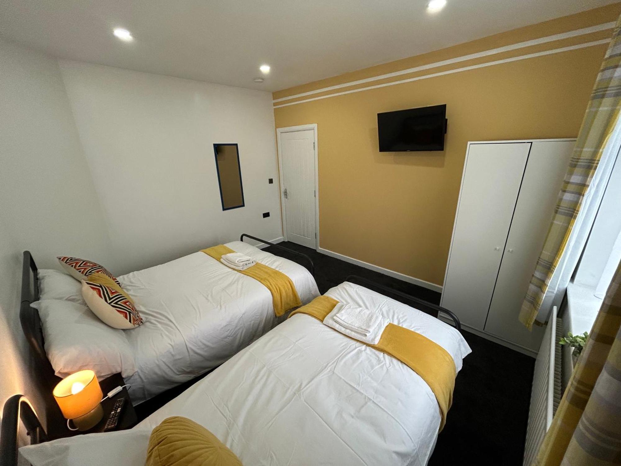 Holiday home Gravelly House M6 J6 Hs2 Nec Airport - A Spacious Best-In-Class 6 Bedroom House In Birmingham Perfect For Large Groups, Corporate & Contractors And For Long Term Stays *
