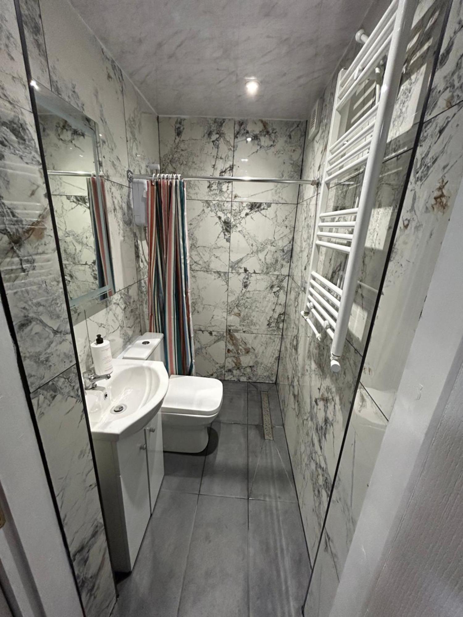 Holiday home Gravelly House M6 J6 Hs2 Nec Airport - A Spacious Best-In-Class 6 Bedroom House In Birmingham Perfect For Large Groups, Corporate & Contractors And For Long Term Stays Birmingham