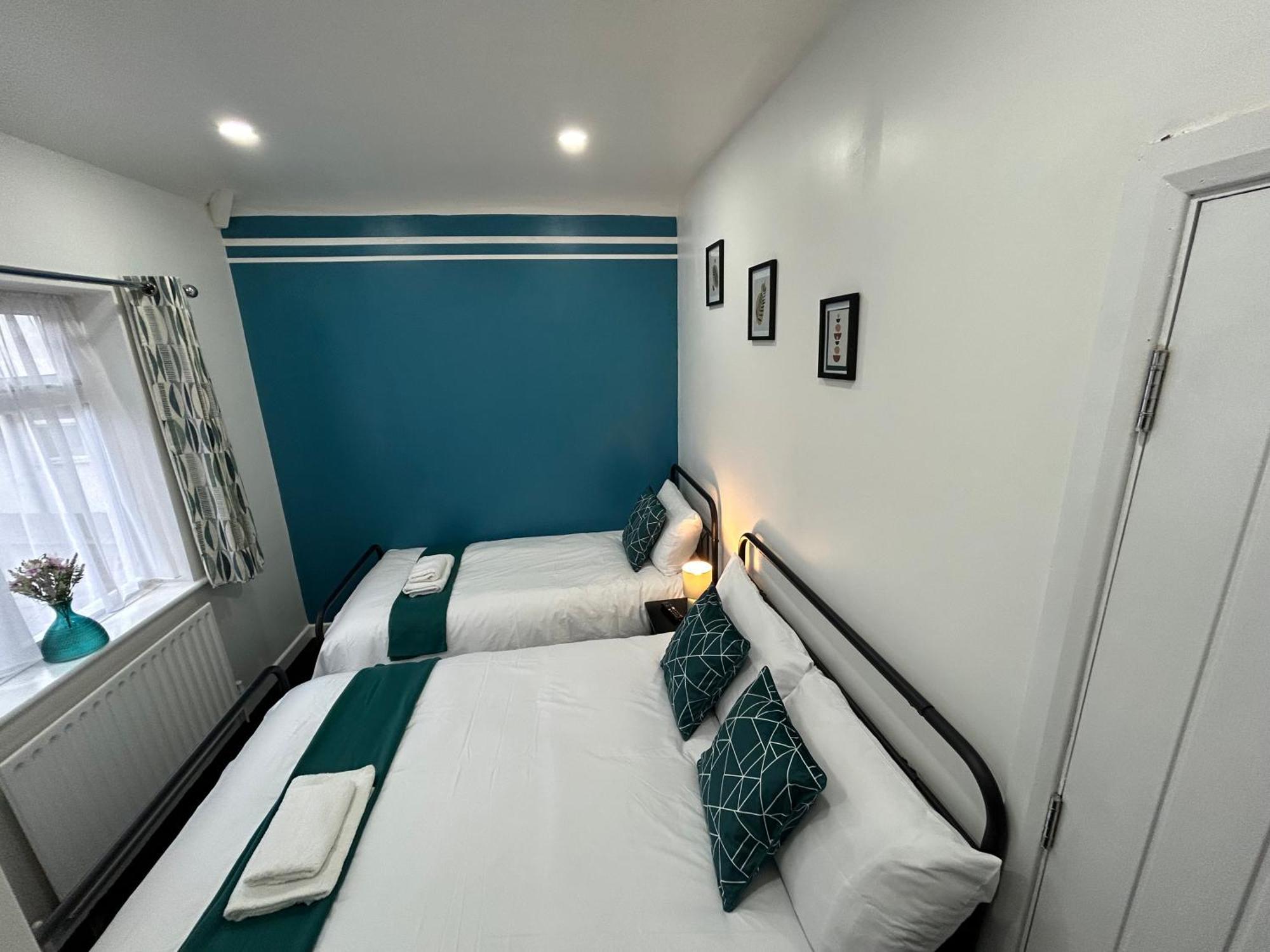 Gravelly House M6 J6 Hs2 Nec Airport - A Spacious Best-In-Class 6 Bedroom House In Birmingham Perfect For Large Groups, Corporate & Contractors And For Long Term Stays Holiday home Birmingham