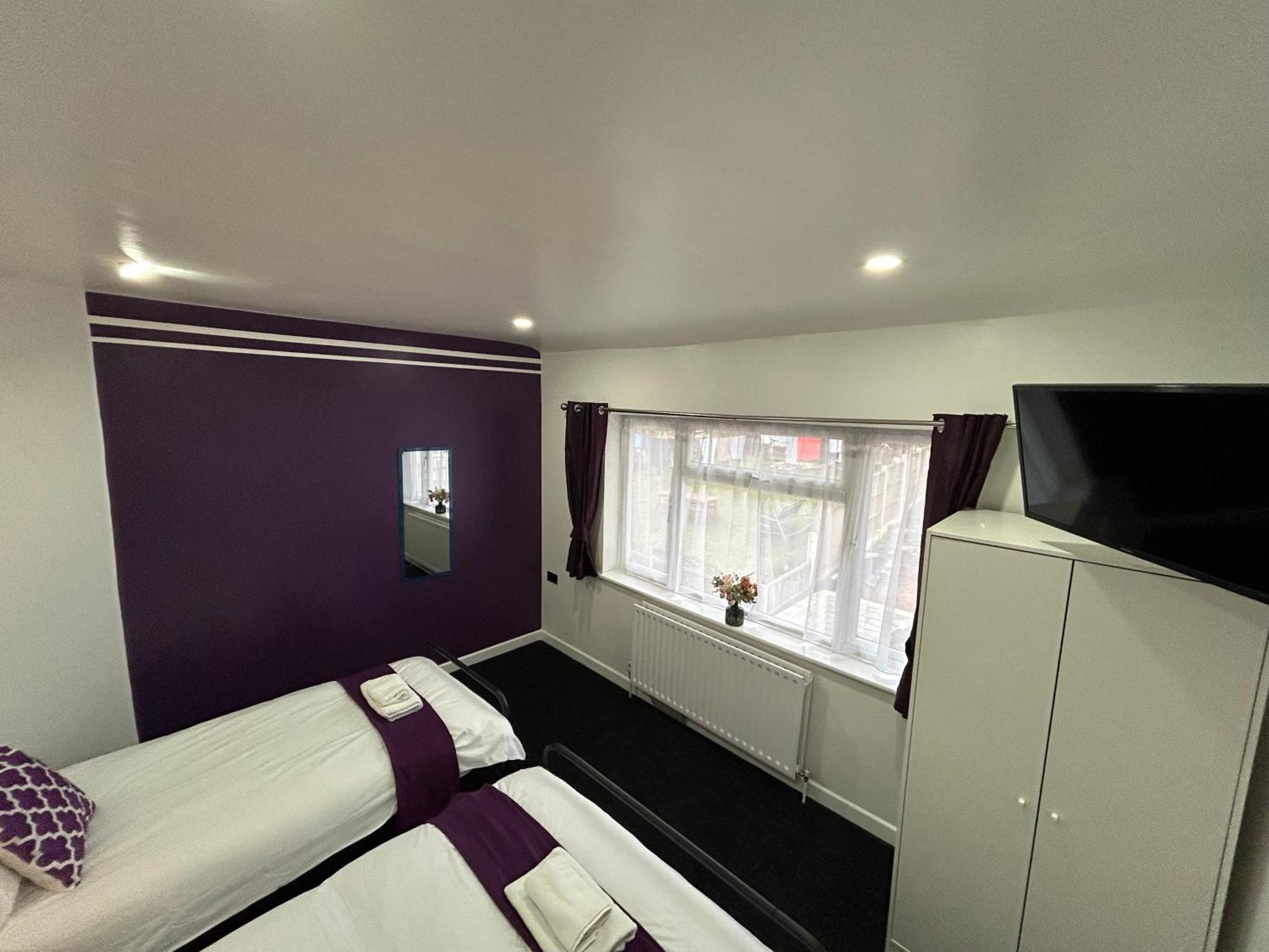 Holiday home Gravelly House M6 J6 Hs2 Nec Airport - A Spacious Best-In-Class 6 Bedroom House In Birmingham Perfect For Large Groups, Corporate & Contractors And For Long Term Stays Birmingham