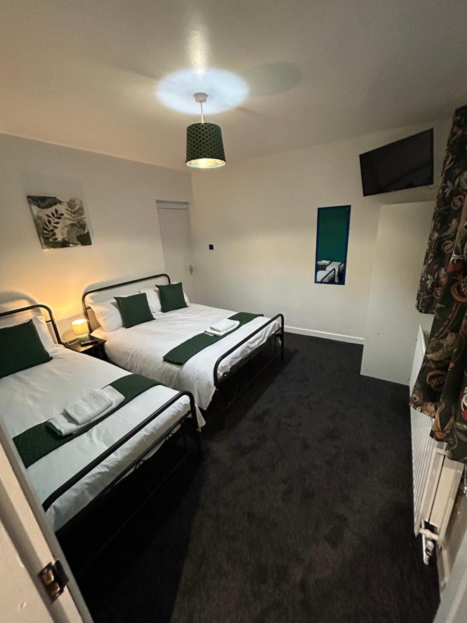 Gravelly House M6 J6 Hs2 Nec Airport - A Spacious Best-In-Class 6 Bedroom House In Birmingham Perfect For Large Groups, Corporate & Contractors And For Long Term Stays Birmingham