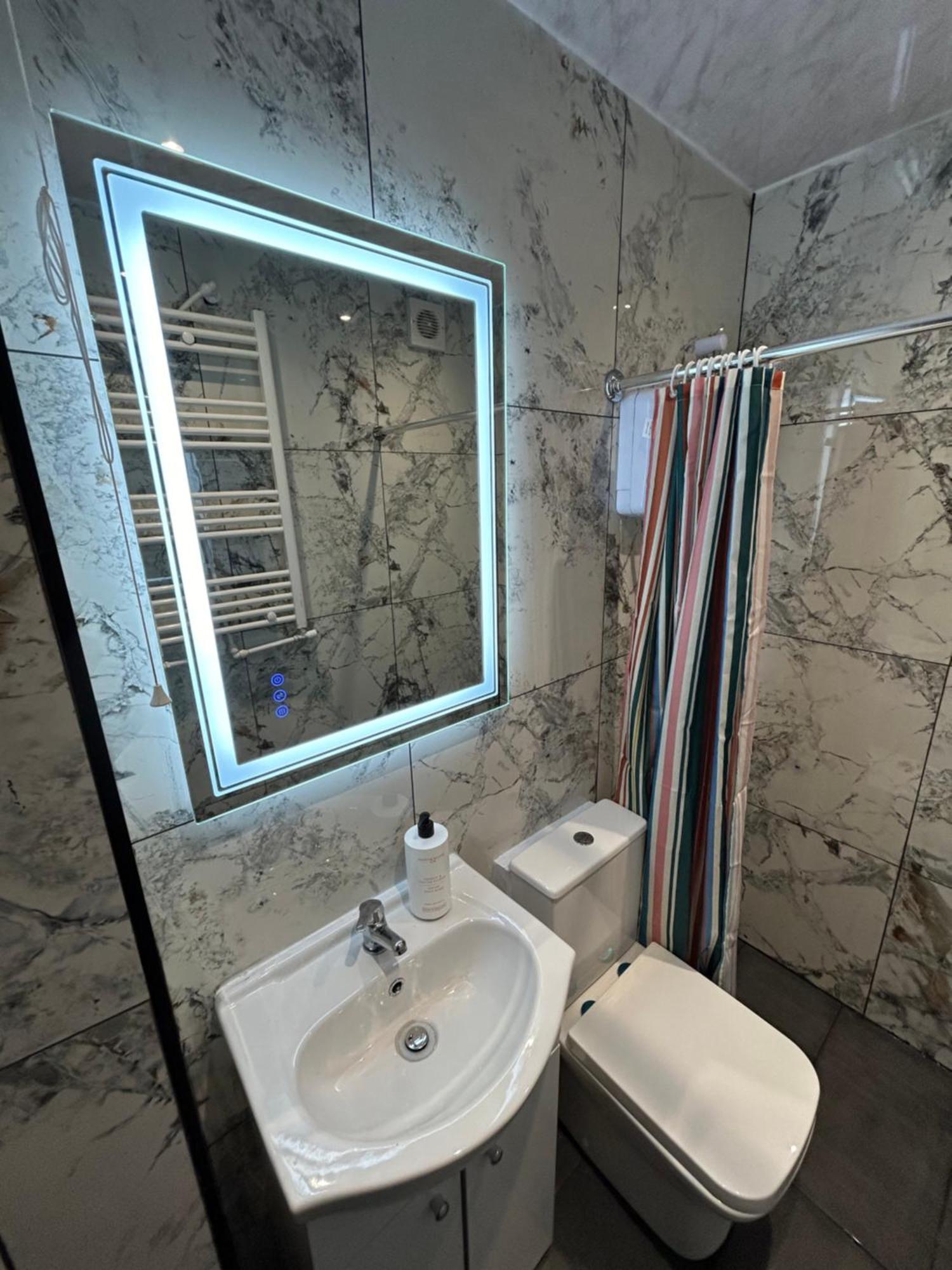 Gravelly House M6 J6 Hs2 Nec Airport - A Spacious Best-In-Class 6 Bedroom House In Birmingham Perfect For Large Groups, Corporate & Contractors And For Long Term Stays Holiday home *