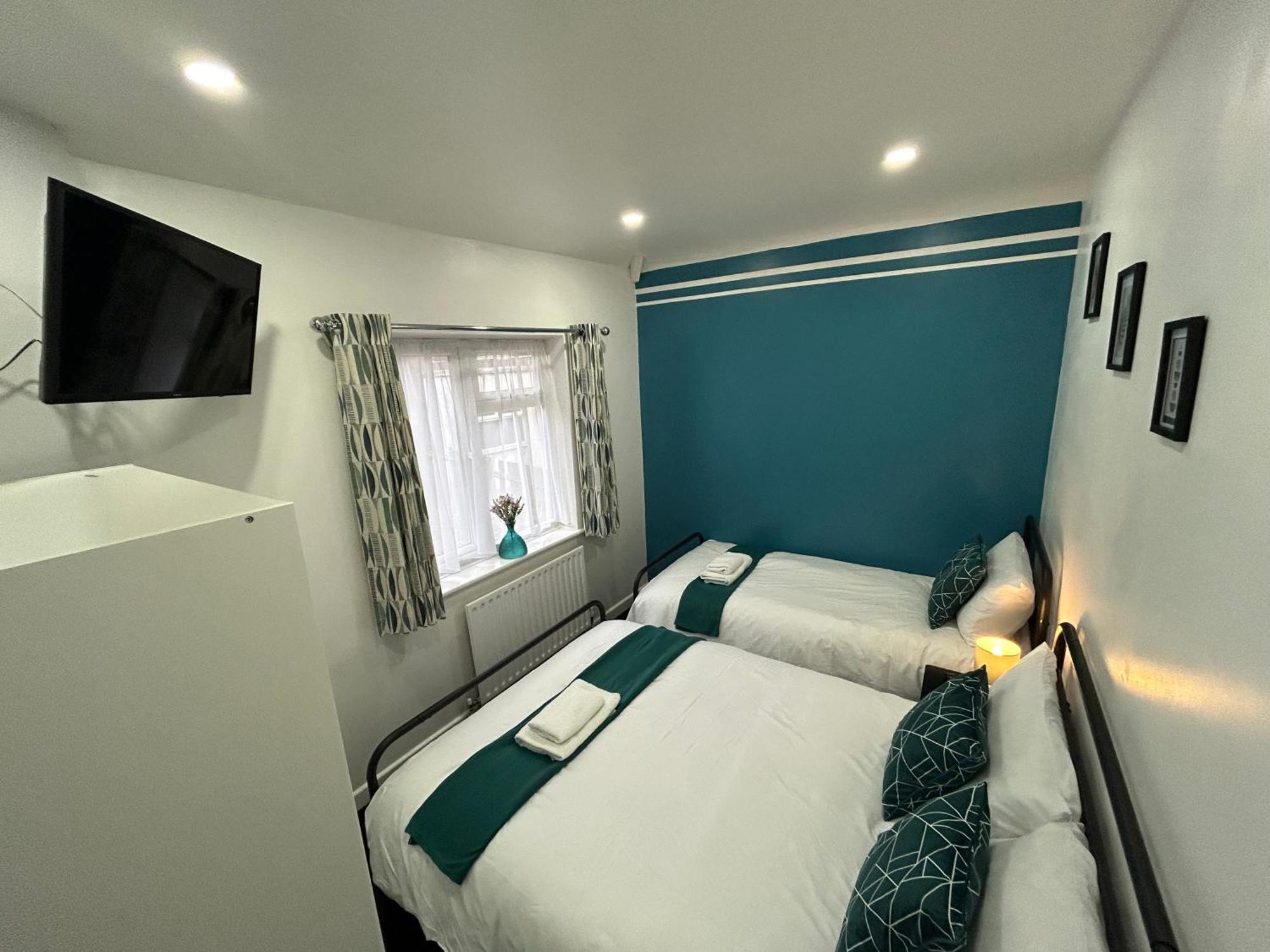 Holiday home Gravelly House M6 J6 Hs2 Nec Airport - A Spacious Best-In-Class 6 Bedroom House In Birmingham Perfect For Large Groups, Corporate & Contractors And For Long Term Stays