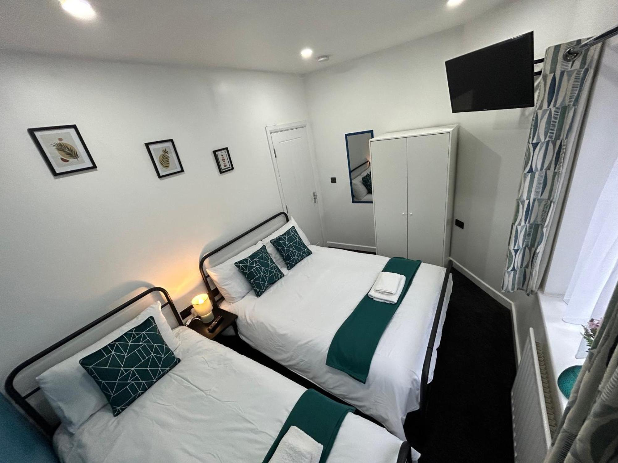 Holiday home Gravelly House M6 J6 Hs2 Nec Airport - A Spacious Best-In-Class 6 Bedroom House In Birmingham Perfect For Large Groups, Corporate & Contractors And For Long Term Stays Birmingham