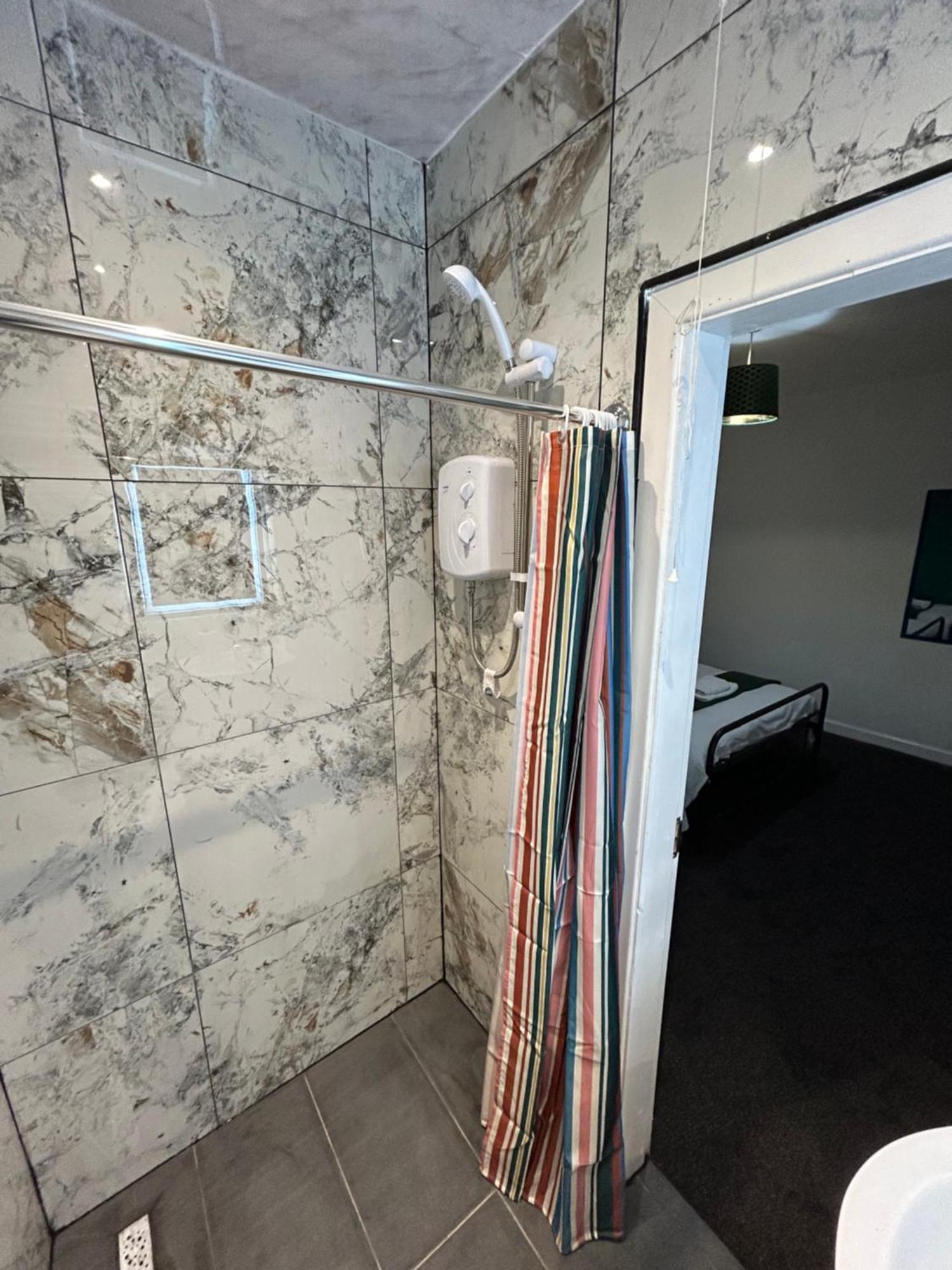 Holiday home Gravelly House M6 J6 Hs2 Nec Airport - A Spacious Best-In-Class 6 Bedroom House In Birmingham Perfect For Large Groups, Corporate & Contractors And For Long Term Stays