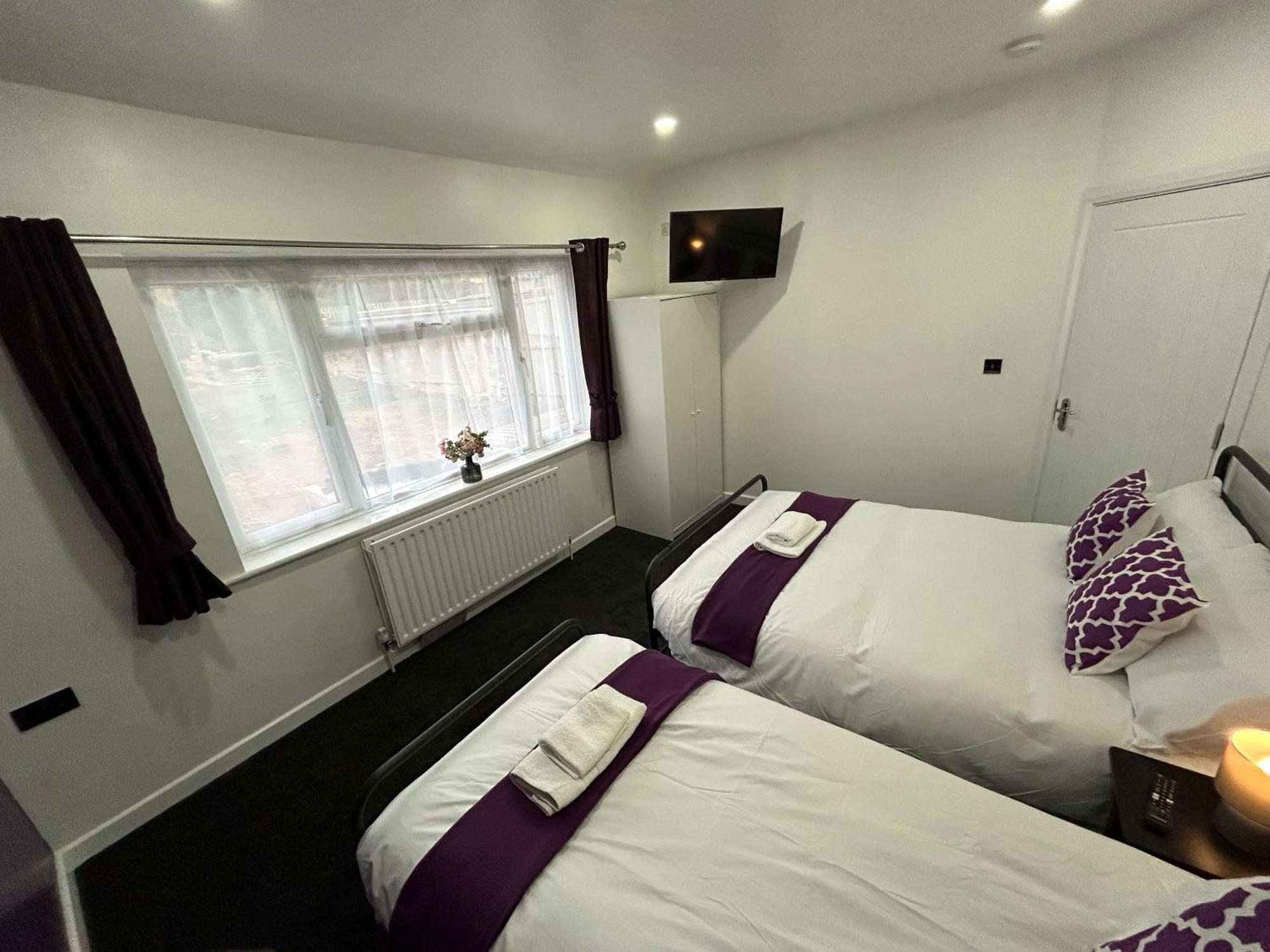 Gravelly House M6 J6 Hs2 Nec Airport - A Spacious Best-In-Class 6 Bedroom House In Birmingham Perfect For Large Groups, Corporate & Contractors And For Long Term Stays Holiday home Birmingham