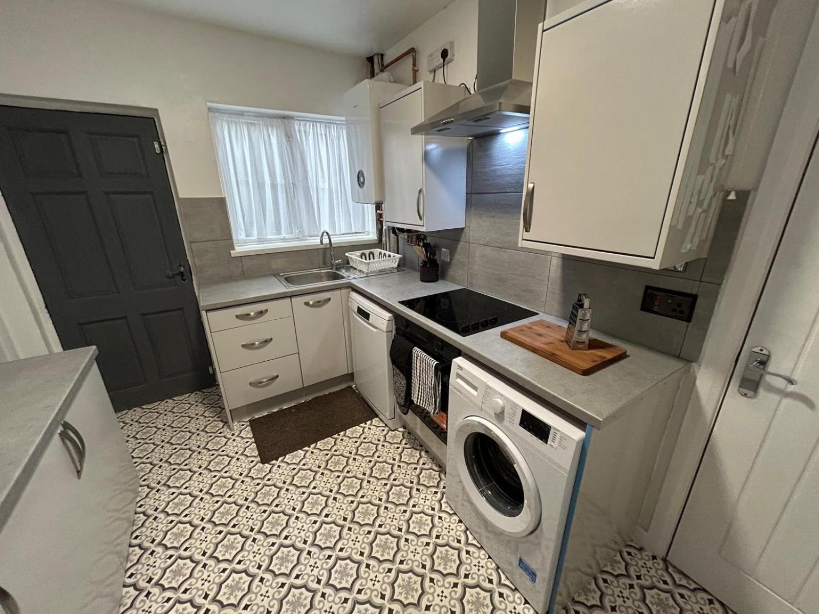 Holiday home Gravelly House M6 J6 Hs2 Nec Airport - A Spacious Best-In-Class 6 Bedroom House In Birmingham Perfect For Large Groups, Corporate & Contractors And For Long Term Stays