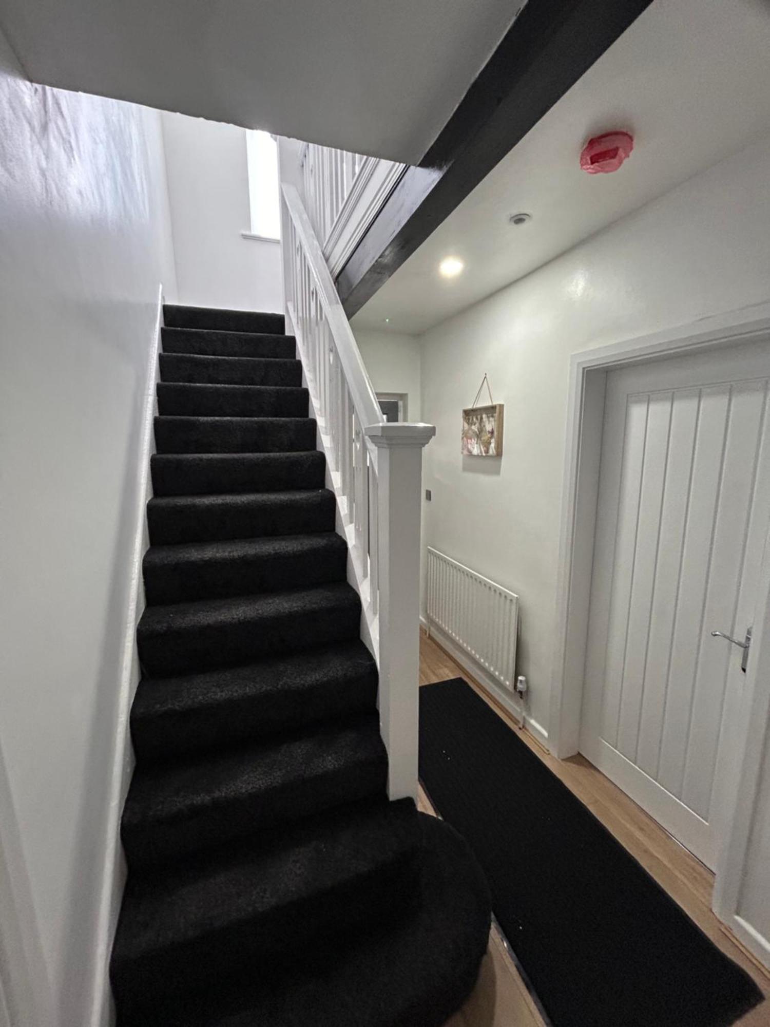 Gravelly House M6 J6 Hs2 Nec Airport - A Spacious Best-In-Class 6 Bedroom House In Birmingham Perfect For Large Groups, Corporate & Contractors And For Long Term Stays