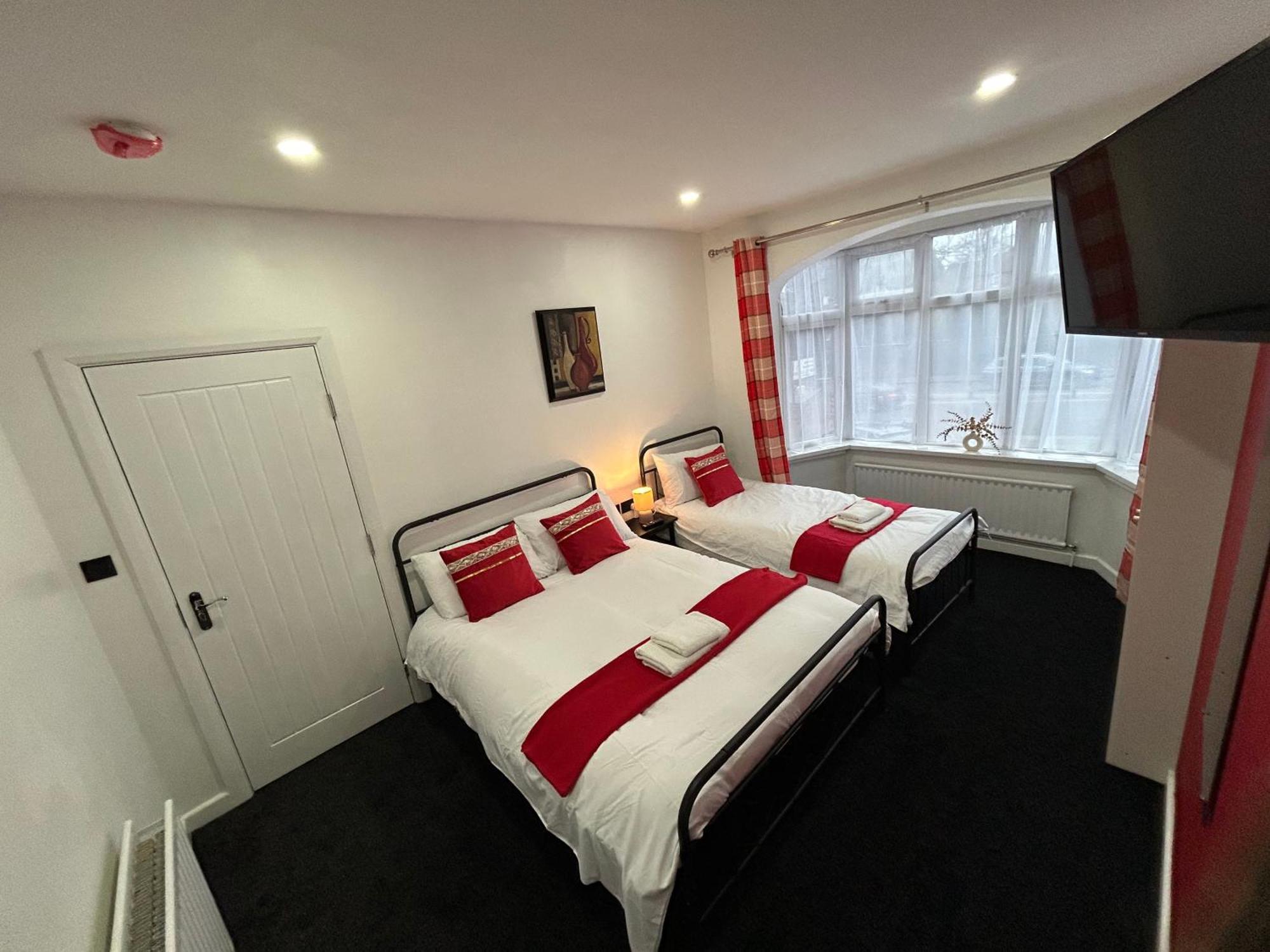 Gravelly House M6 J6 Hs2 Nec Airport - A Spacious Best-In-Class 6 Bedroom House In Birmingham Perfect For Large Groups, Corporate & Contractors And For Long Term Stays