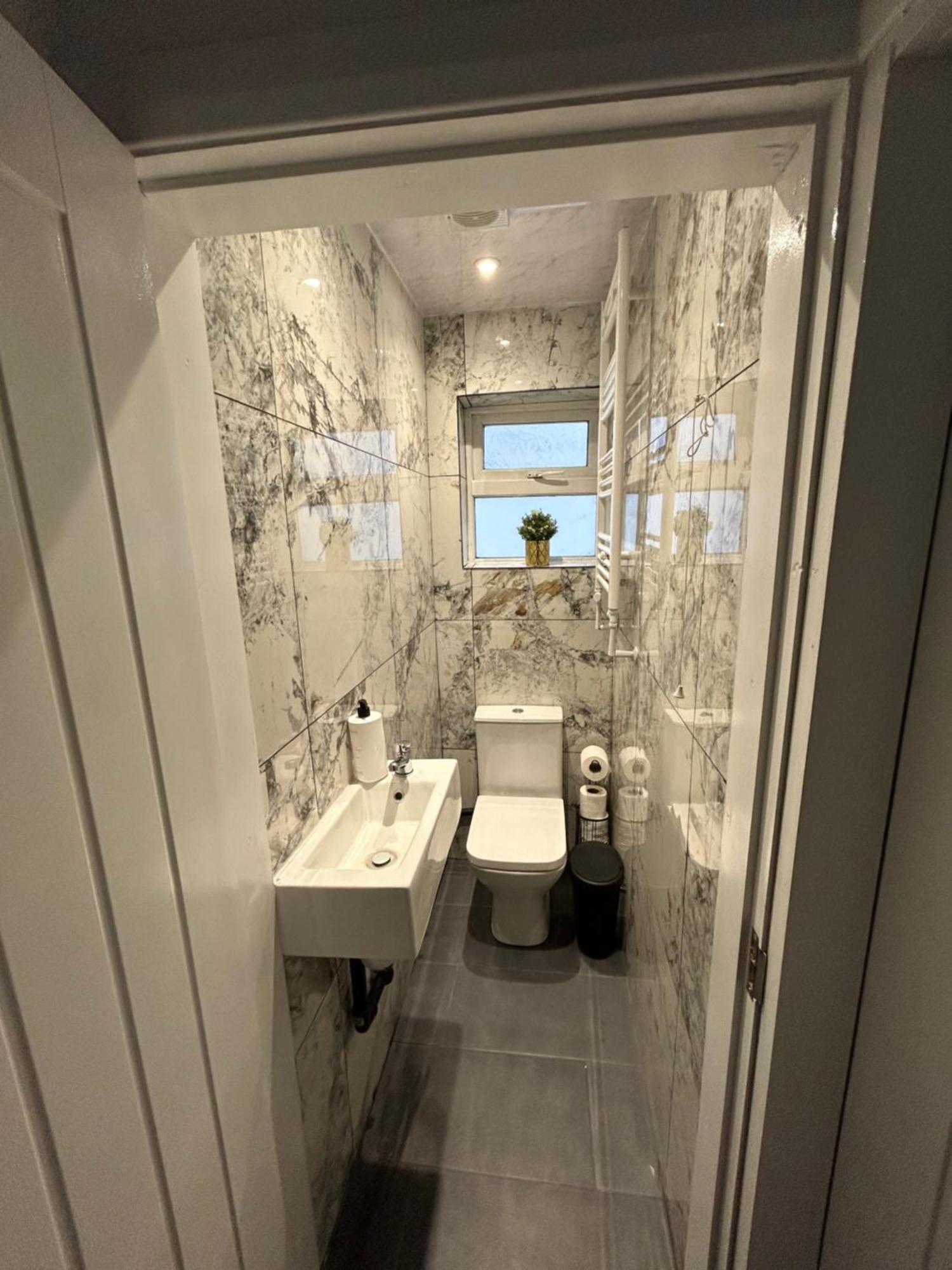 Gravelly House M6 J6 Hs2 Nec Airport - A Spacious Best-In-Class 6 Bedroom House In Birmingham Perfect For Large Groups, Corporate & Contractors And For Long Term Stays Holiday home *