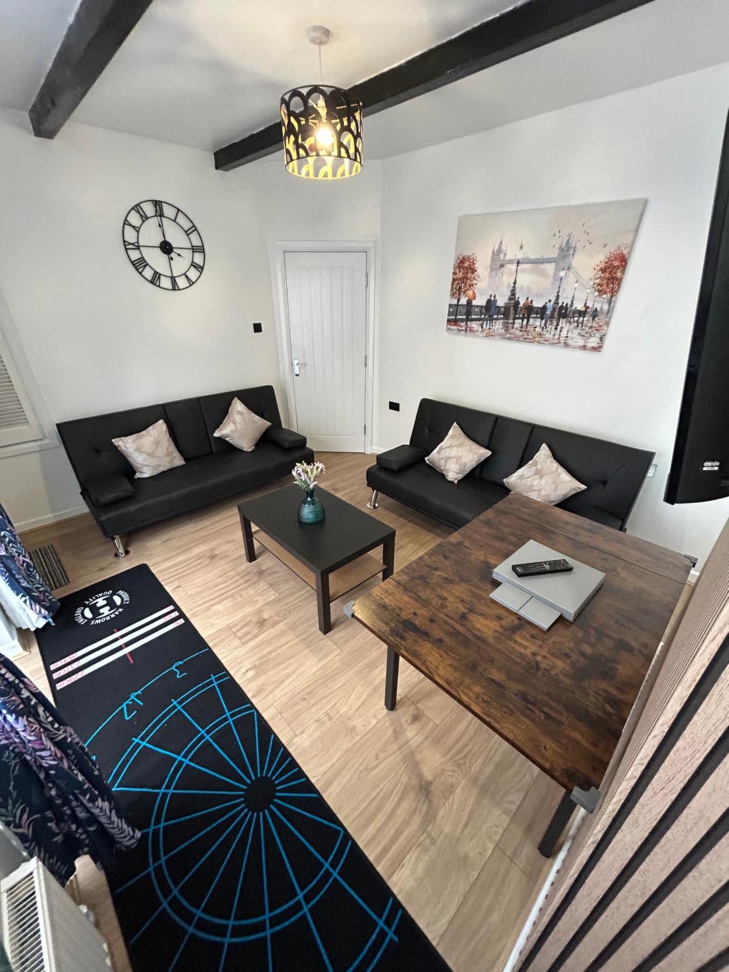Gravelly House M6 J6 Hs2 Nec Airport - A Spacious Best-In-Class 6 Bedroom House In Birmingham Perfect For Large Groups, Corporate & Contractors And For Long Term Stays * Birmingham