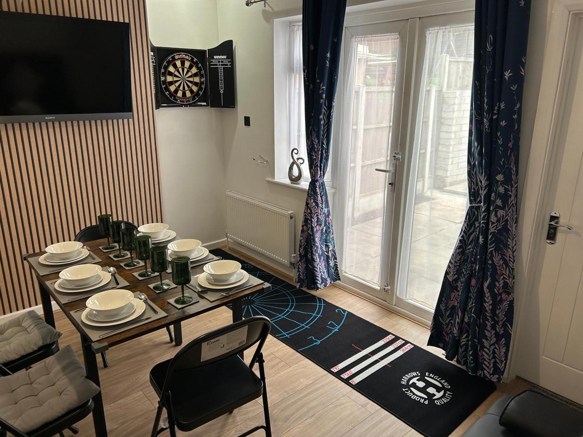 Gravelly House M6 J6 Hs2 Nec Airport - A Spacious Best-In-Class 6 Bedroom House In Birmingham Perfect For Large Groups, Corporate & Contractors And For Long Term Stays Holiday home *