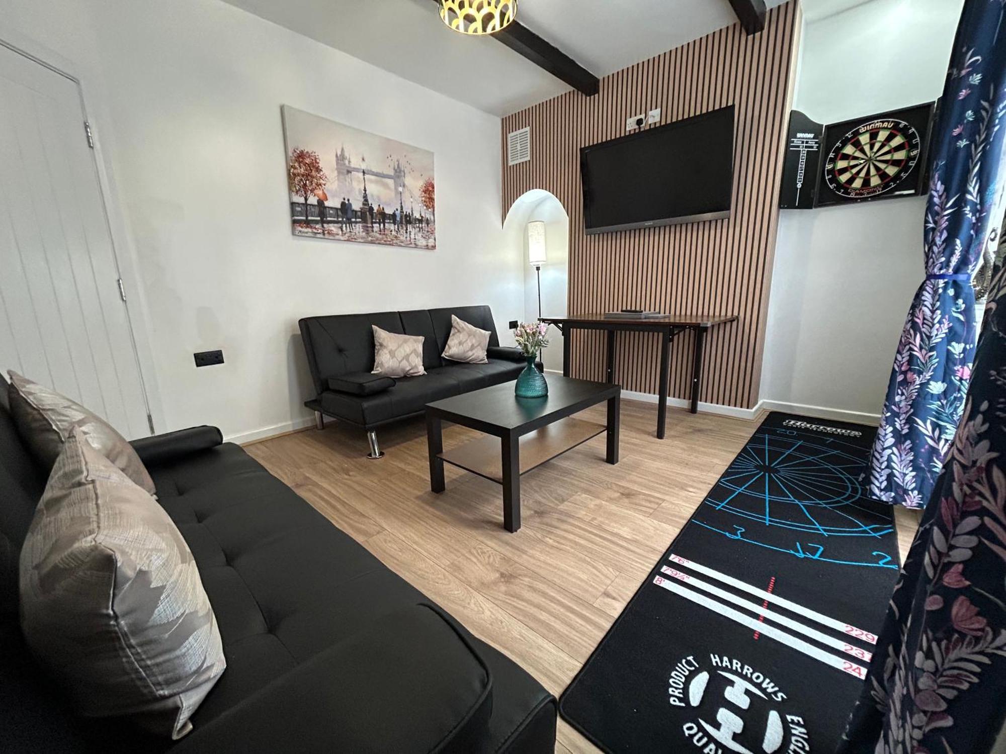 Gravelly House M6 J6 Hs2 Nec Airport - A Spacious Best-In-Class 6 Bedroom House In Birmingham Perfect For Large Groups, Corporate & Contractors And For Long Term Stays Birmingham
